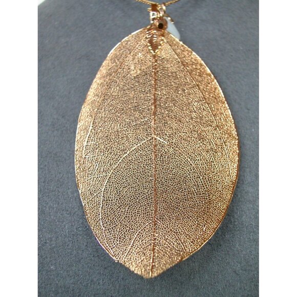 Gold-Tone Leaf Pendant Necklace ,Pearl, Leaf Accent, Chain 30" 3" Extension - Picture 2 of 3